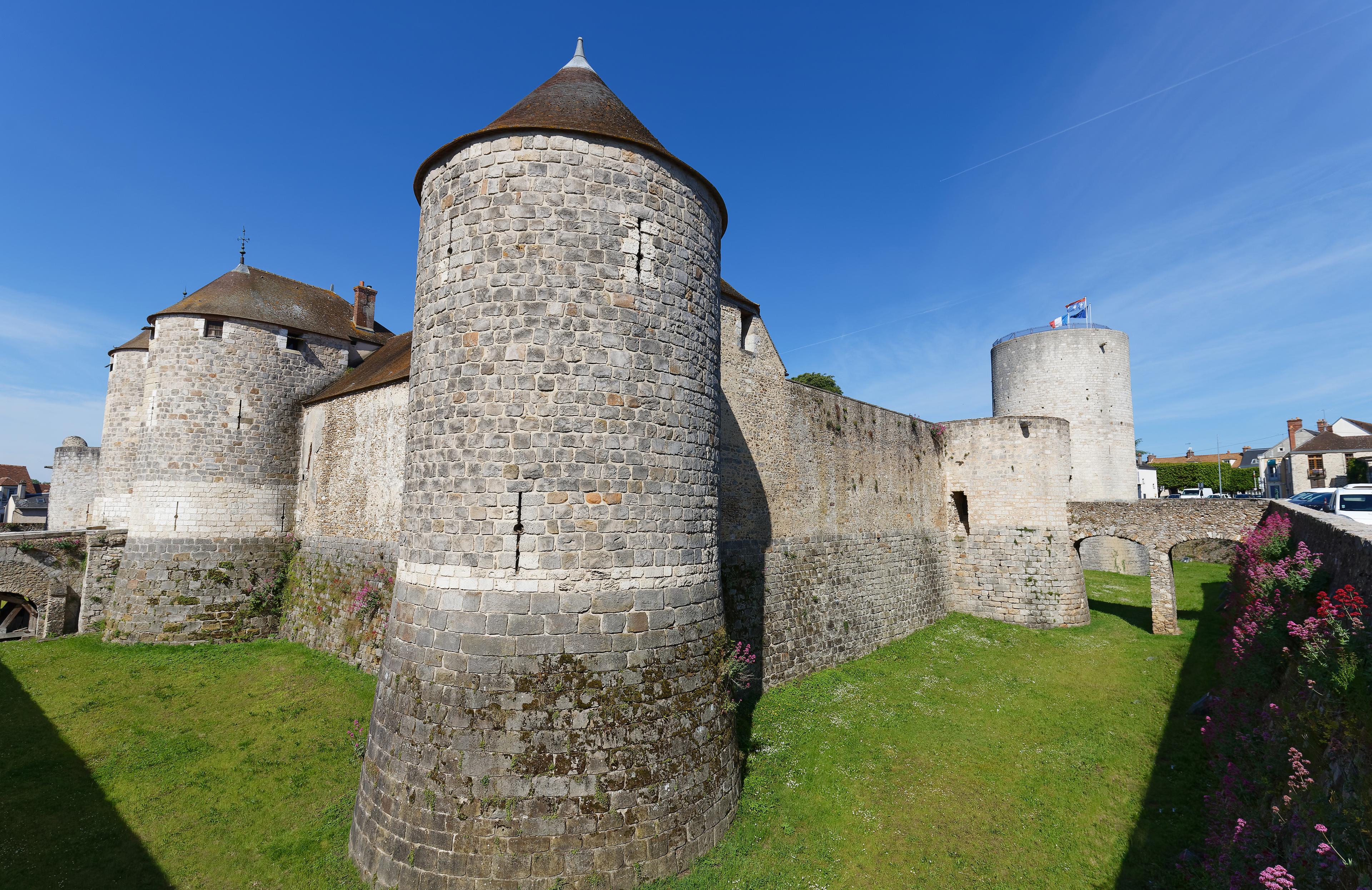 dourdan-fort.jpg