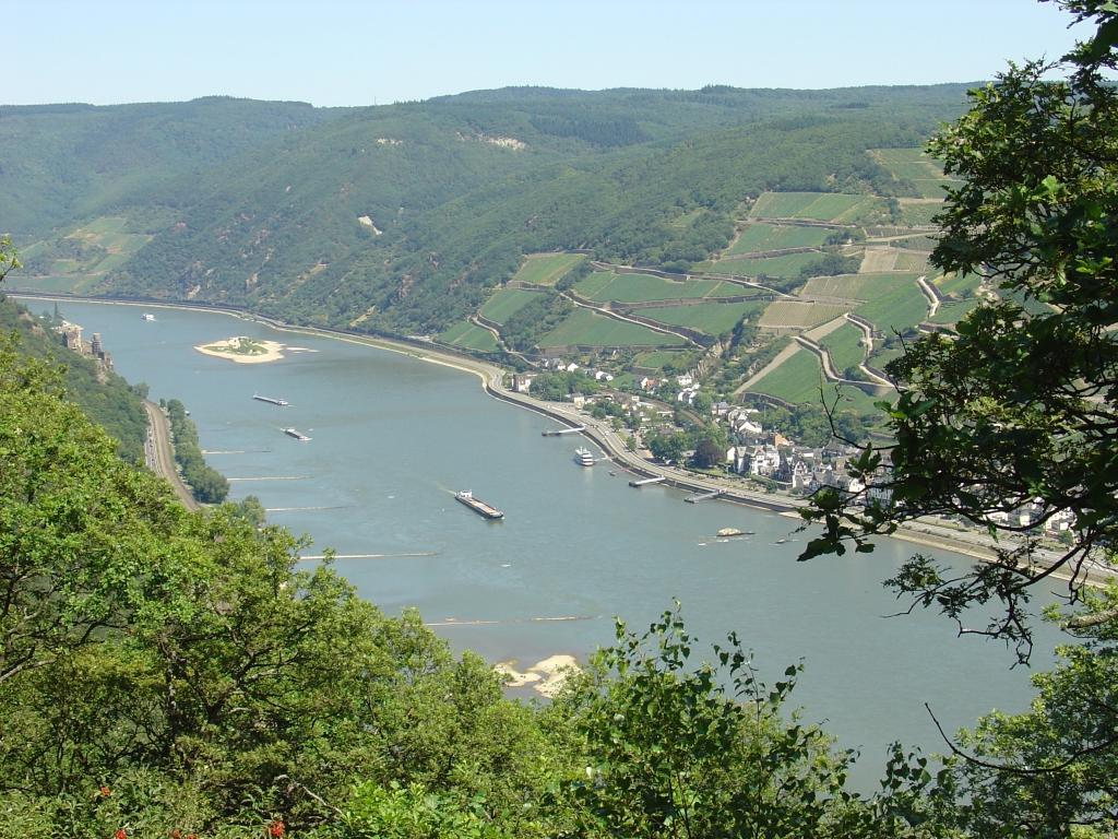 storage/okrareizen/der-rhein-mit-burg-rheinstein-und-assmannshausen.jpg